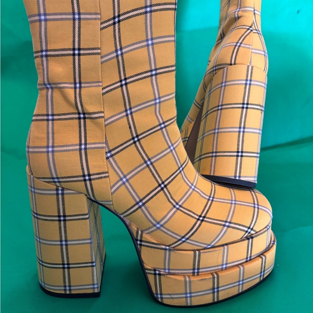 Steve Madden Cobra yellow plaid